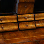 18thc. walnut bureau - Image 5