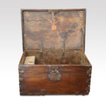 Antique Colonial trunk with iron lock plate - Image 5