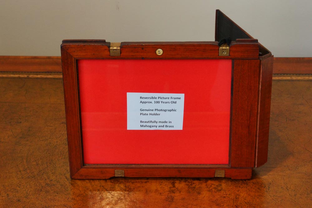Antique-mahogany-photo-frame-26cms-x-20cms.jpg Antique Mahogany Photograph Frame 26cm x 20cm - Image 1