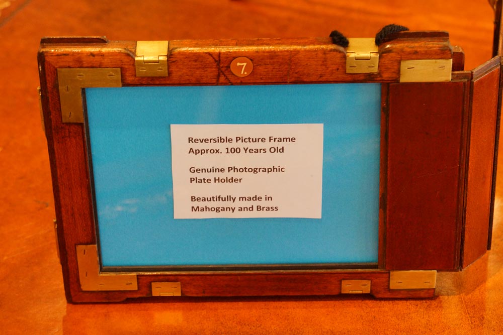 Antique-mahogany-photo-frame-Brass-inset-corners-16cms-x-20cms.jpg Antique Mahogany Photograph Frame 16cm x 20cm - Image 1