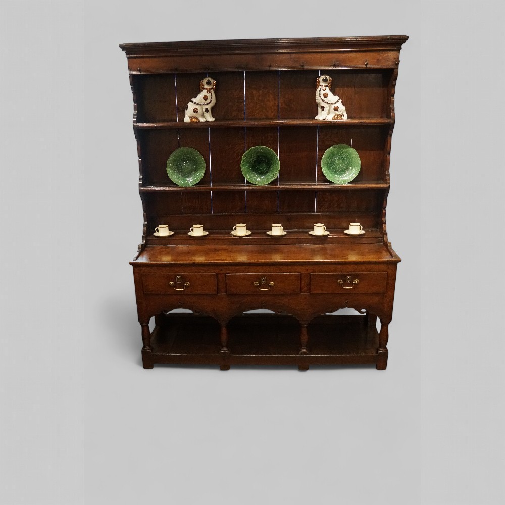 Antique-oak-cottage-dresser-front.jpg Antique oak small cottage dresser - Image 1