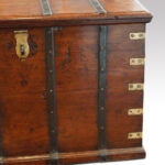Antique teak trunk merchants trunk with iron straps and brass corners - Image 8