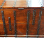 Antique teak trunk merchants trunk with iron straps and brass corners - Image 3