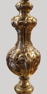 Cast brass 8 arm chandelier - Image 6