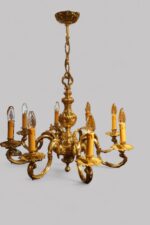 Cast brass 8 arm chandelier - Image 3