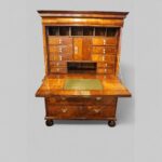 Early18thc walnut escritoire - Image 2