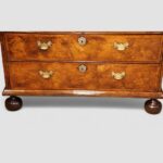 Early18thc walnut escritoire - Image 3