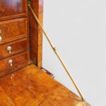 Early18thc walnut escritoire - Image 4