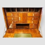 Early18thc walnut escritoire - Image 14