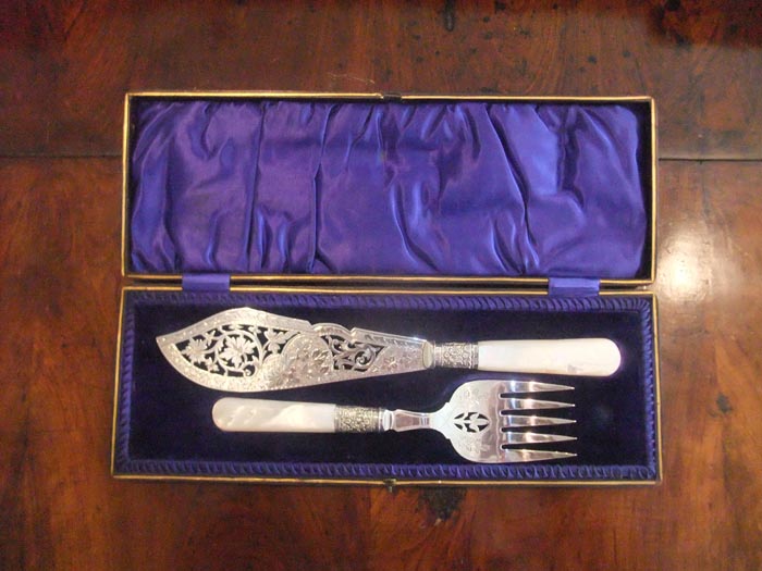 Edwardian-cased-fish-servers.jpg Edwardian Cased Set of Silver Mounted Fish Servers - Image 1