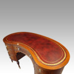 Edwardian inlaid mahogany kidney desk - Image 11