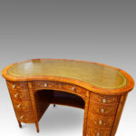 Edwardian inlaid mahogany kidney shaped desk - Image 4