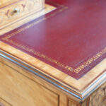 Edwardian inlaid satinwood desk - Image 8