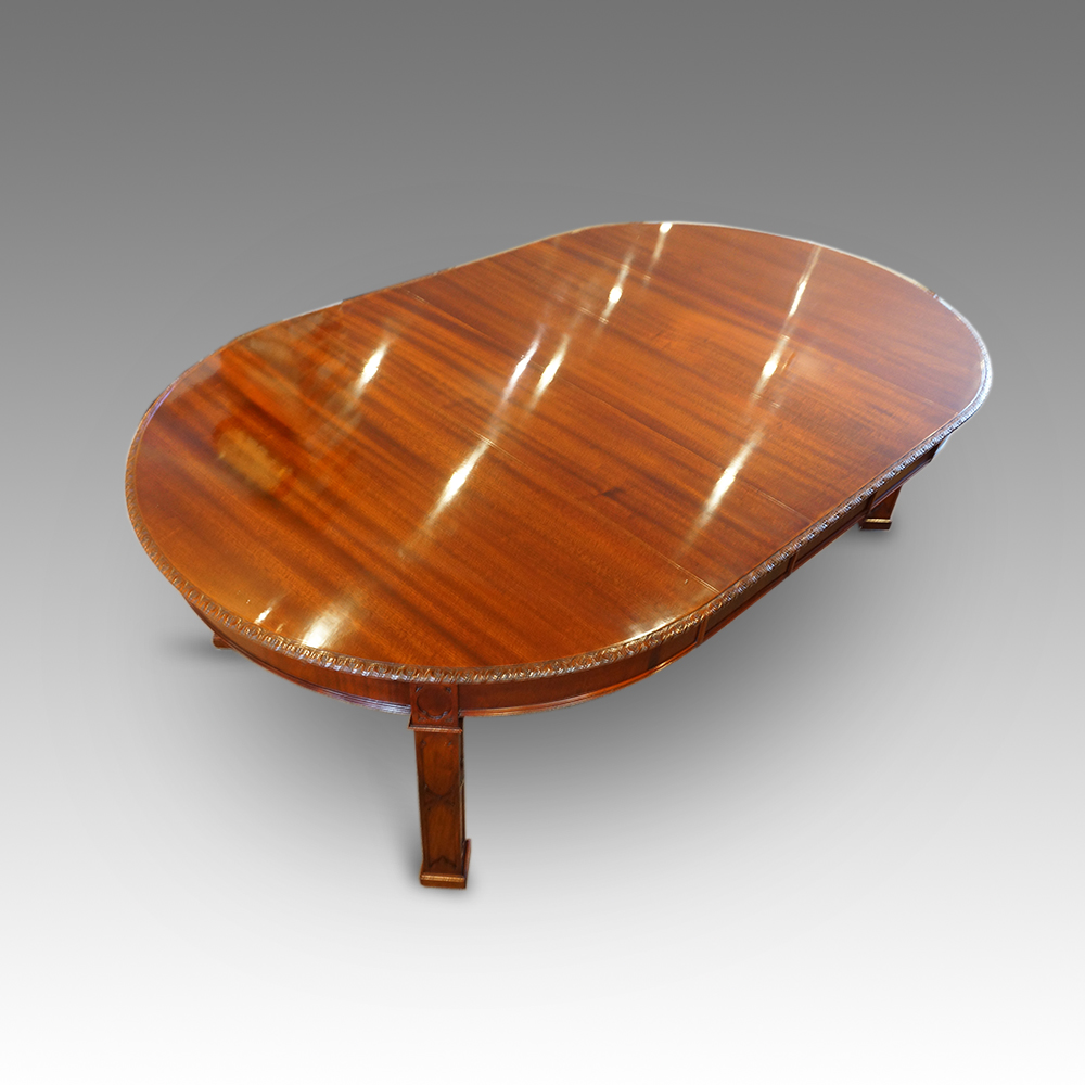 Edwardian-mahogany-Chippendale-style-mahogany-dining-table.jpg Edwardian round mahogany extending dining table - Image 1