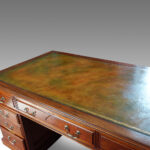 Edwardian mahogany paneled pedestal desk - Image 6
