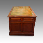 Edwardian mahogany paneled pedestal desk - Image 3