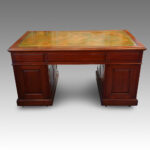 Edwardian mahogany paneled pedestal desk - Image 2