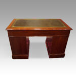 Edwardian mahogany pedestal desk 122cms - Image 7