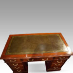 Edwardian mahogany pedestal desk 122cms - Image 2