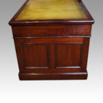 Edwardian mahogany pedestal desk - Image 2