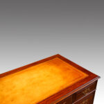 Edwardian mahogany pedestal desk - Image 5