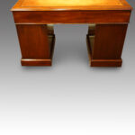 Edwardian mahogany pedestal desk - Image 3