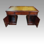 Edwardian mahogany pedestal desk - Image 6