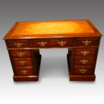 Edwardian mahogany pedestal desk - Image 2