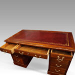Edwardian mahogany pedestal desk - Image 7
