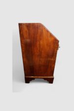 George II walnut bureau - Image 8
