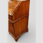 George I walnut bureau fitted a well - Image 9