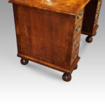 George I walnut kneehole - Image 3