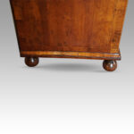 George I walnut kneehole - Image 4