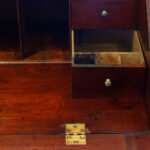 George III mahogany bureau - Image 8