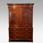 George III mahogany linen press - Image 3