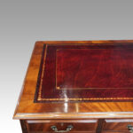 George V mahogany pedestal desk - Image 11