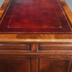 George V mahogany pedestal desk - Image 9
