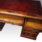 George V mahogany pedestal desk - Image 5