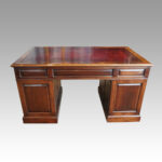 George V mahogany pedestal desk - Image 3
