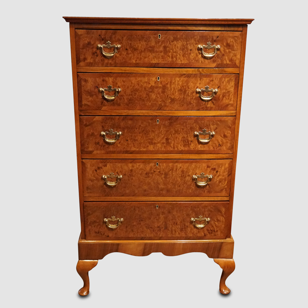 George-V-walnut-chest-of-drawers.jpg George V walnut chest of drawers - Image 1