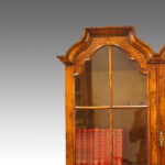 George V walnut double dome bookcase - Image 6