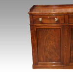 Georgian mahogany linen press - Image 6