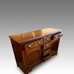 Georgian oak dresser with central drawers and cupboard - Image 2