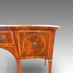 Georgian mahogany sideboard of serpentine shape - Image 3