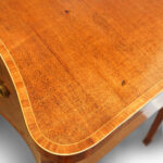 Georgian mahogany sideboard of serpentine shape - Image 4