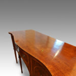 Georgian mahogany sideboard of serpentine shape - Image 9