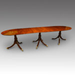 Georgian style 3 pillar dining table - Image 3