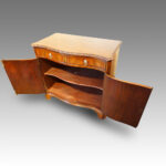 Mahogany serpentine sideboard - Image 6