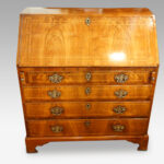 Georgian walnut bureau - Image 5