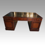 Large Victorian mahogany partners desk - Image 4